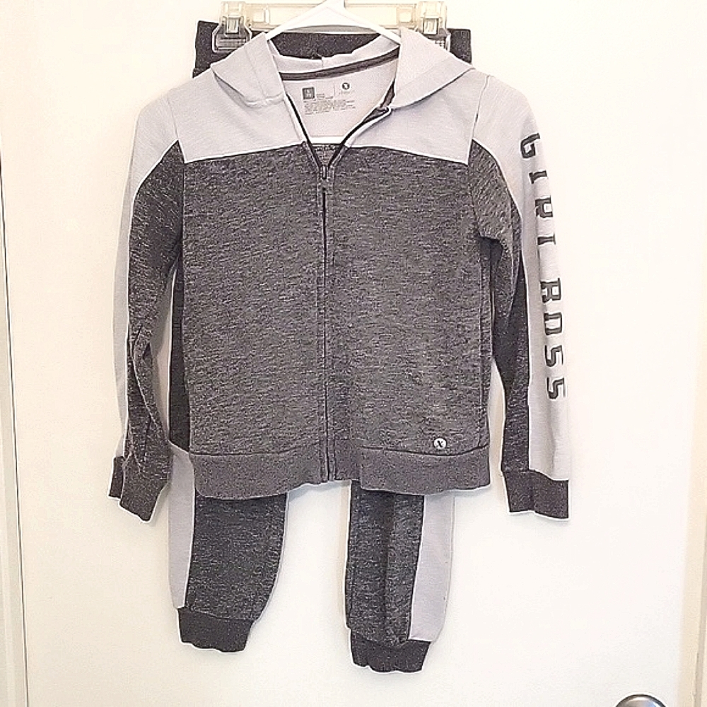 Girls Matching Grey Sweat Suit in Size Small with Additional T shirt